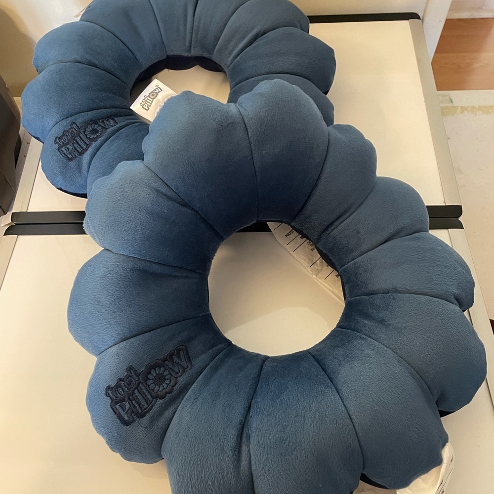 🐻 Two Total Neck Pillows Navy